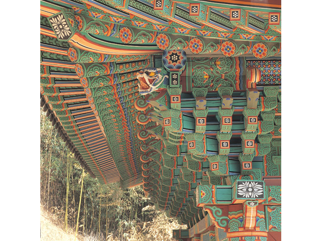 율곡사 대웅전 귀공포