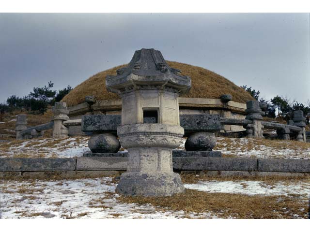 제릉(齊陵) 장명등