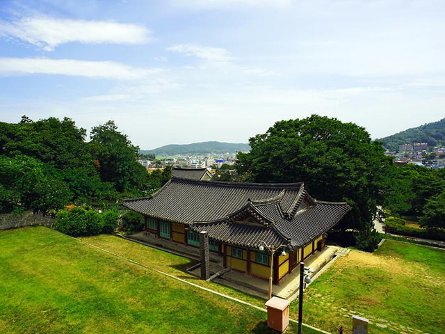 강화유수부 동헌(江華留守府 東軒) 뒷편