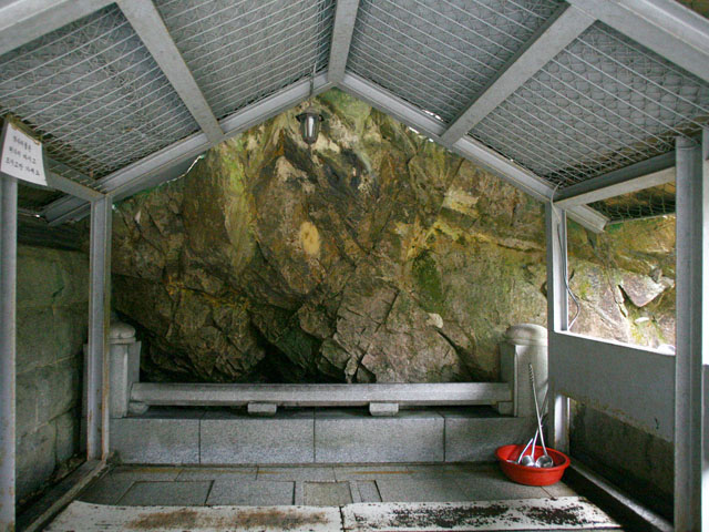 고란사 고란정 내부