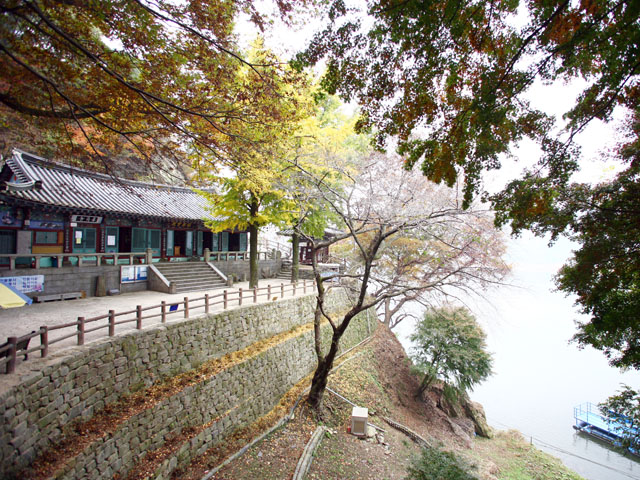 고란사 전경