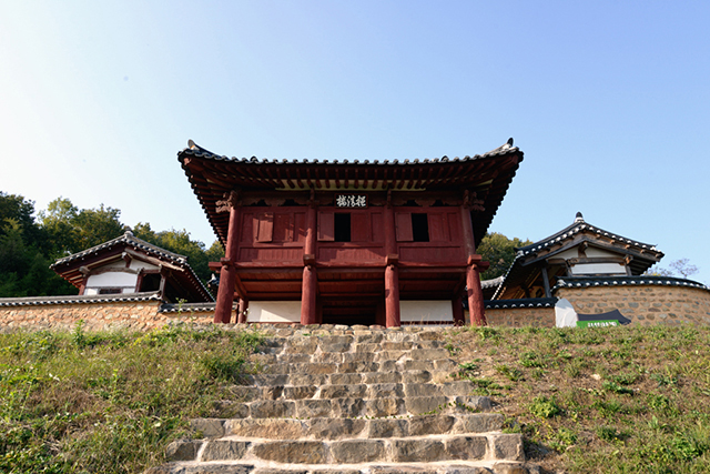 금오서원 읍청루 정면