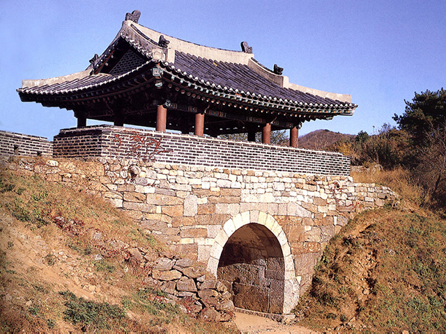 남한산성 서문 성곽 전경