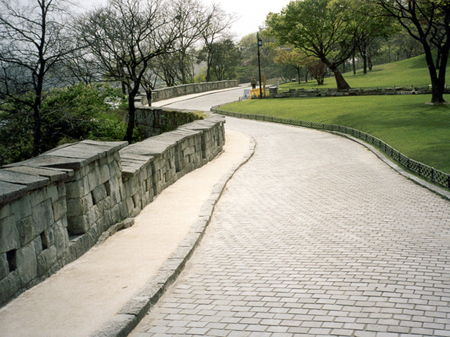 진주성 성곽 내부 전경