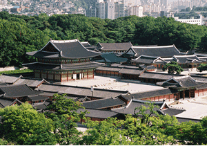 덕궁 인정전과 희정당(우측)